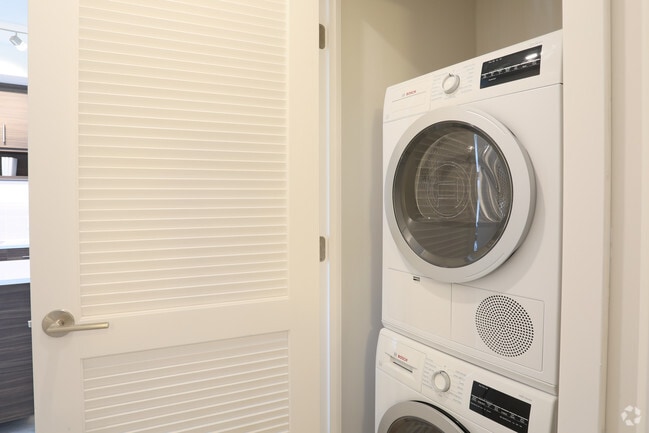 1BR, 1BA - 768 SF
