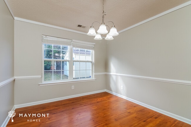 Photo - 208 Whixley Ln