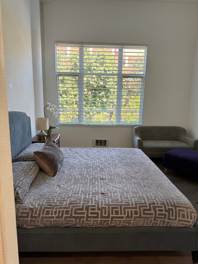 Dormitorio principal - 5855 Horton St Unidad 5855 Horton Street #402