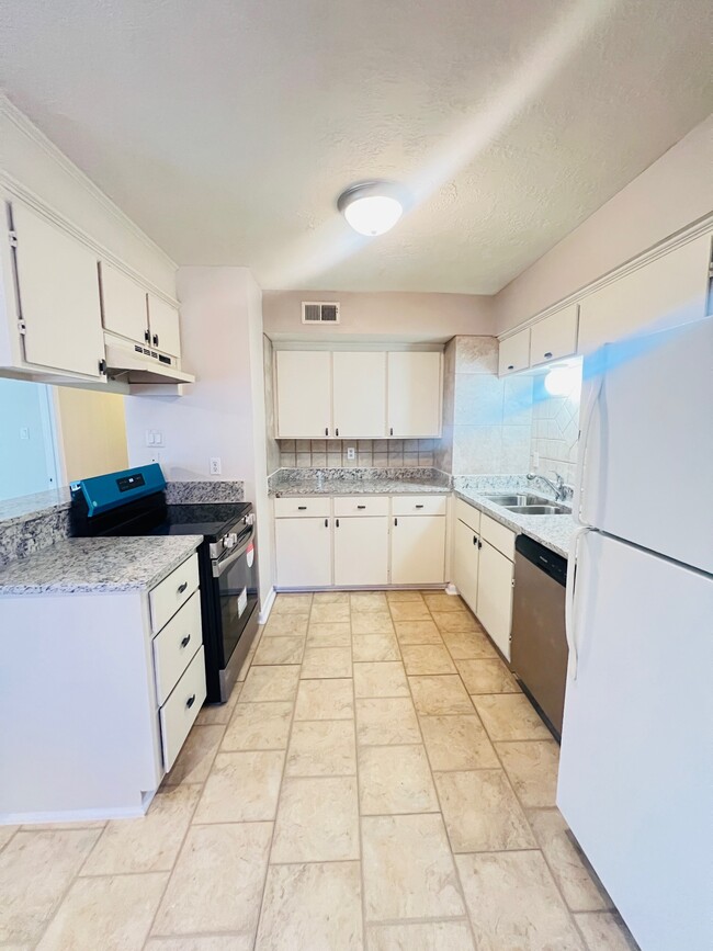 Building Photo - 813 Yegua St Unit 4 Rental