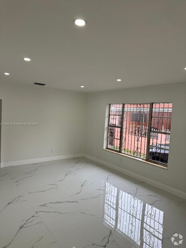 Building Photo - 1515 NW 26th Ave Unit 1515 Rental