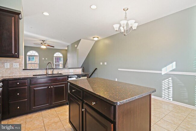 Photo - 7423 Rigby Pl