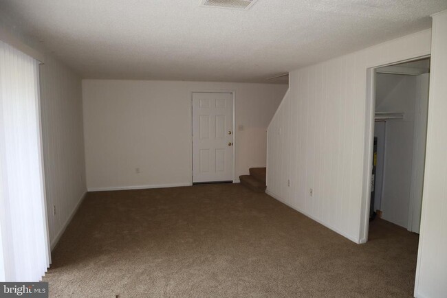 Building Photo - 809 Logan St Rental