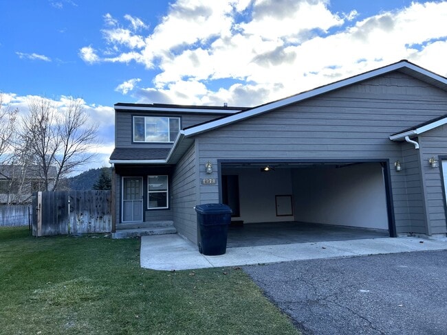 1970 Greatview Dr