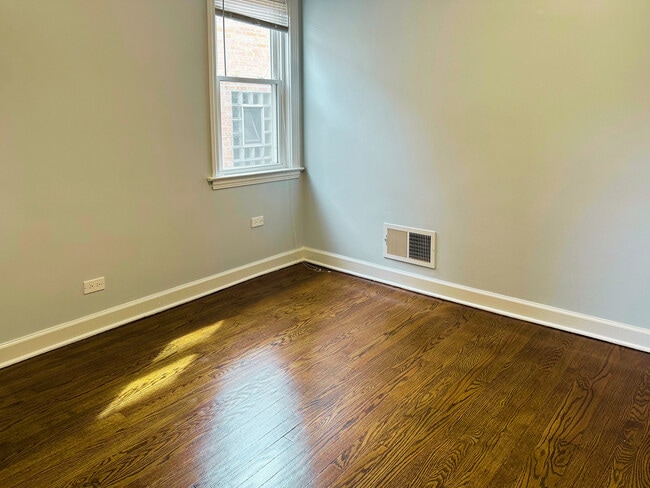 Photo - 4952 Hull St