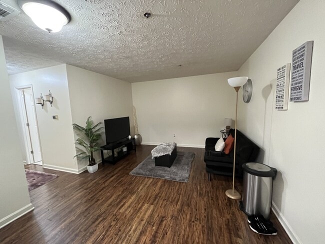 Building Photo - 1808 State St Unit 305