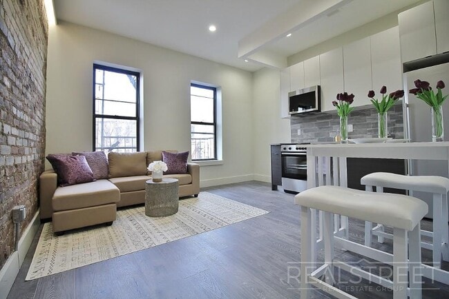 Stunning New 2 Bed in Crown Heights with L... - Stunning New 2 Bed in Crown Heights with L... Apartment Unit 3B
