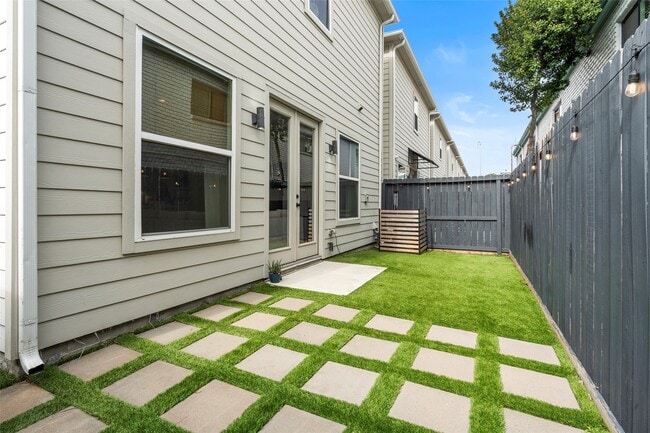 Building Photo - 5202 Pinemont Creek Ln