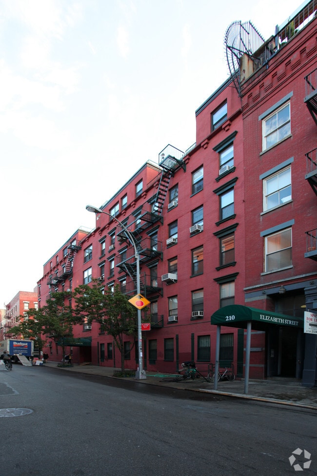 Photo - 8-14 Prince St