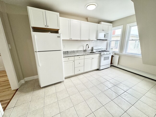 Building Photo - 121 Day St Unit 3 Rental