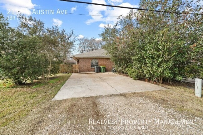 Photo - 2118 N Austin Ave