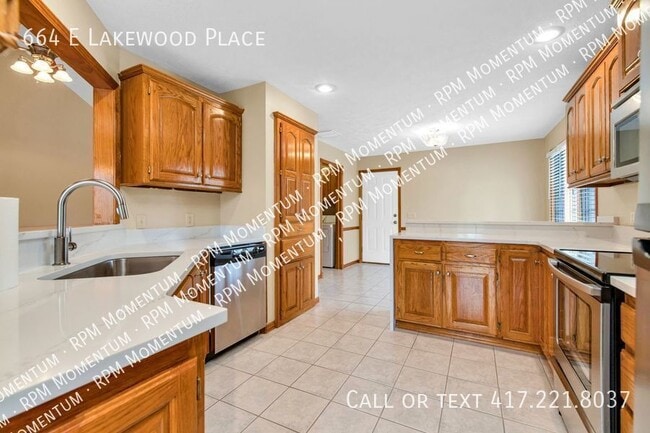 Photo - 664 E Lakewood St