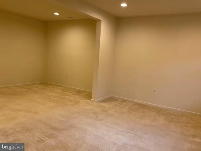 Photo - 120 Metcalf Terrace