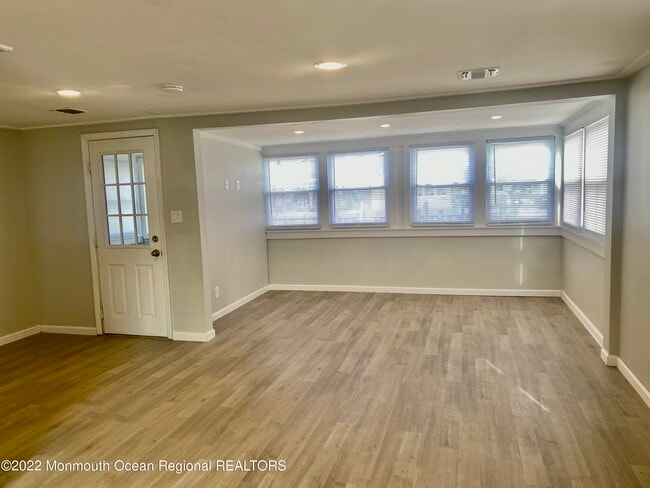 Photo - 209 Pine Dr