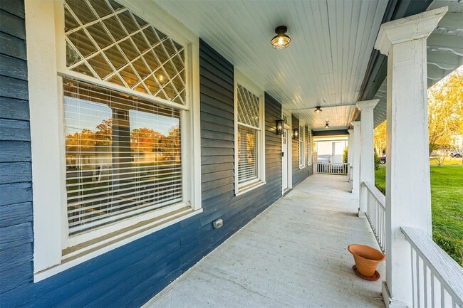 Photo - 4016 Avenue Q 1/2