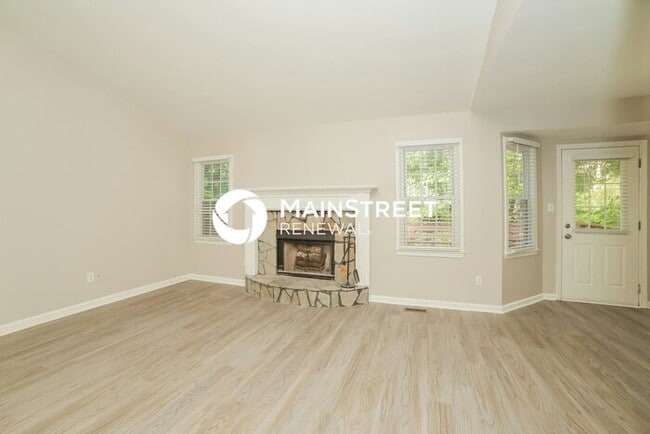 Photo - 4 Bedroom Pet-Friendly Home in Dallas, GA with Main Street Renewal
