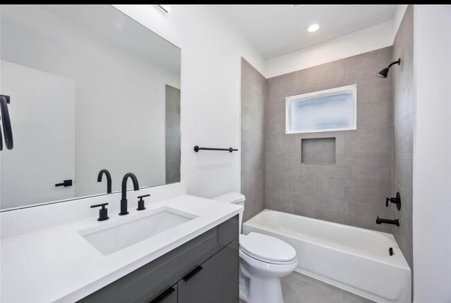 Photo - 3403 Yellowstone Blvd