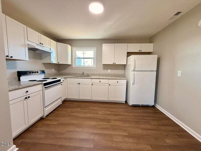 Photo - 910 E Divine St