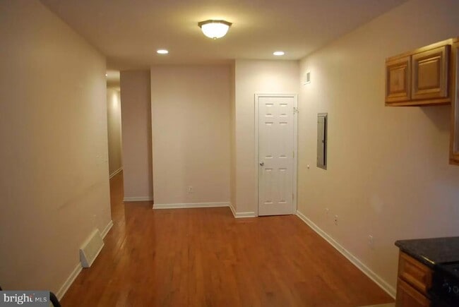 Building Photo - 827 Reed St Rental
