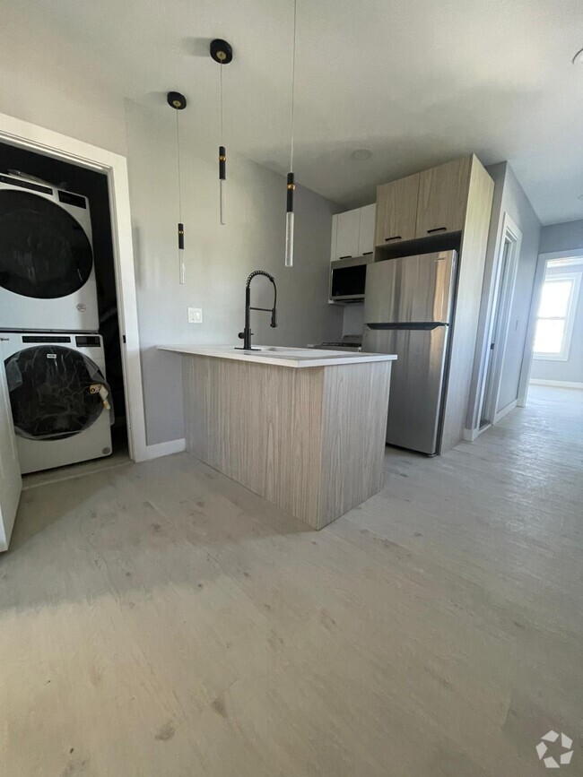 Building Photo - 67 Lincoln St Unit 3R Rental
