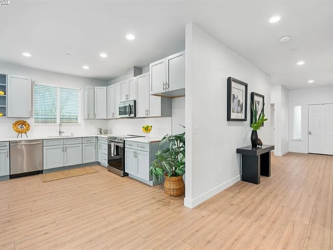 Photo - 741 Claire Ave