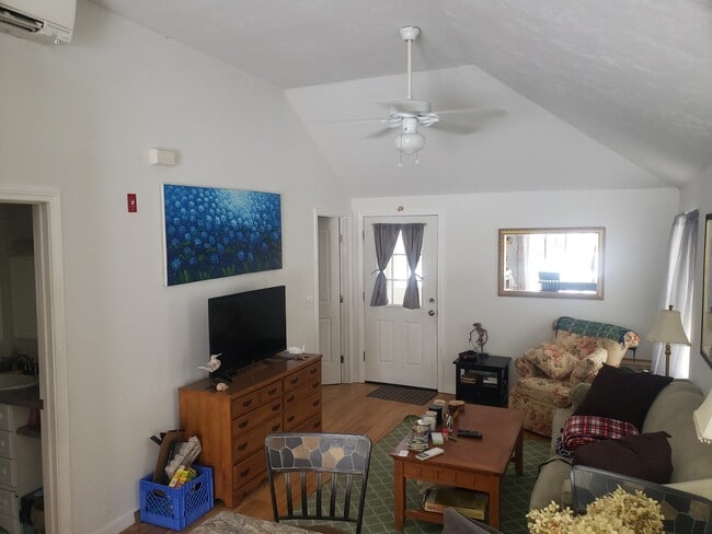 Photo - 930 W Shore Rd