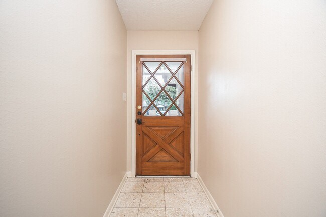 Photo - 2113 Georgetown St