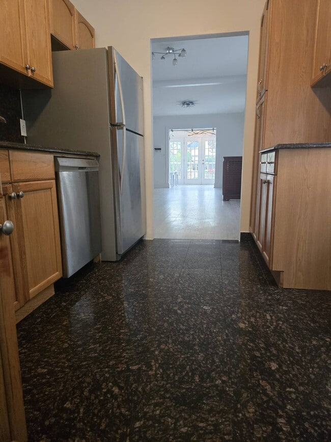 Photo - 21-38-38 73rd St