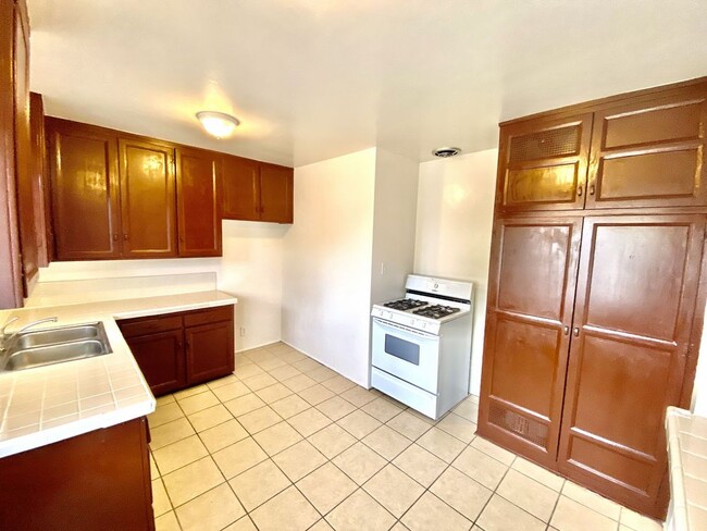 Building Photo - 10203 England Ave Unit 4