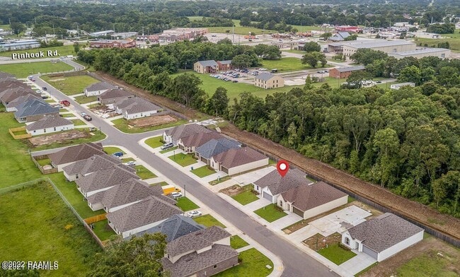 Photo - 211 Sparrowhawk St
