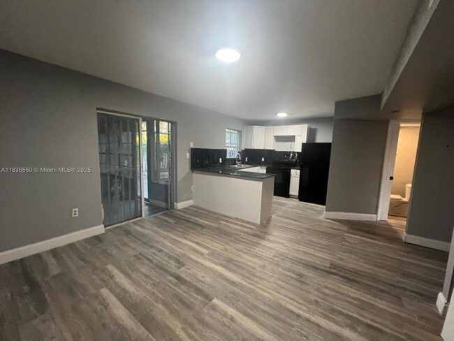 Photo - 451 NE 136th St