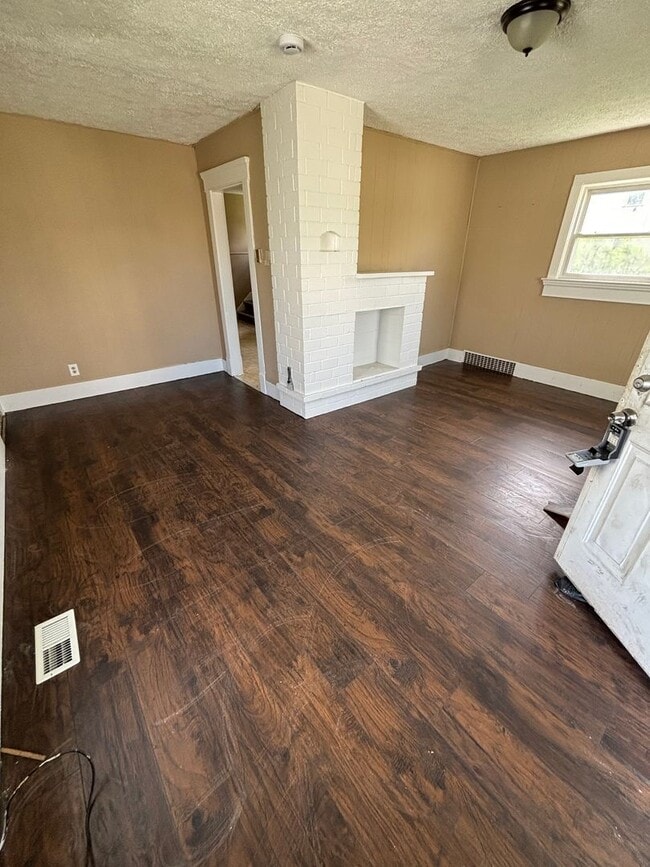 Photo - Section 8 welcome, 3 bedrooms 1 Bath. Spac...