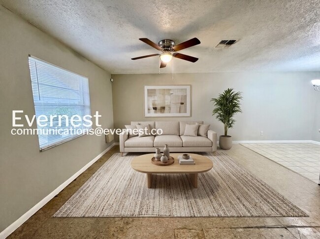 Photo - 3058 St Paul Dr