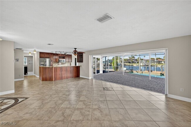 Photo - 1921 SE 36th St