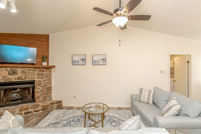 Photo - 20 Woodhill Dr