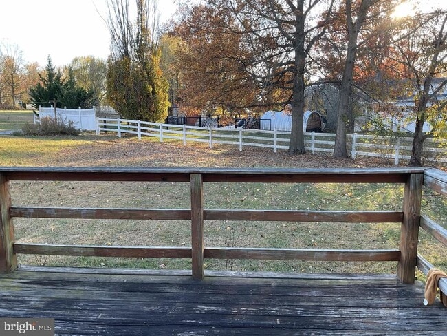 Photo - 103 Courier Ct