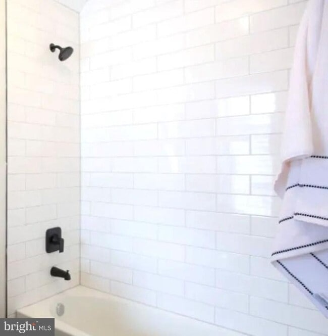 Photo - 13 E Read St Unidad 8