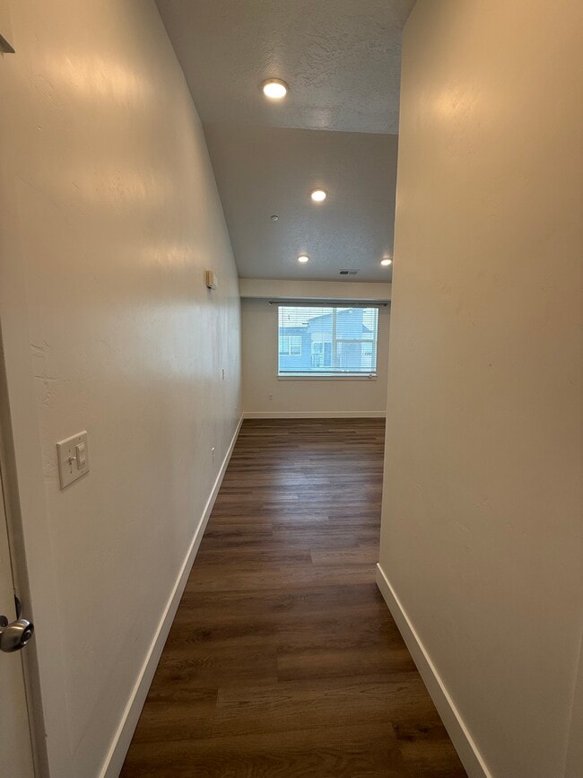 Building Photo - 471 W 15 S Unit C303 Rental
