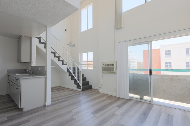 Building Photo - 2796 Francis Ave Unit 301