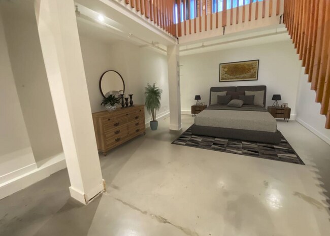 Photo - 53-153 W Hastings St