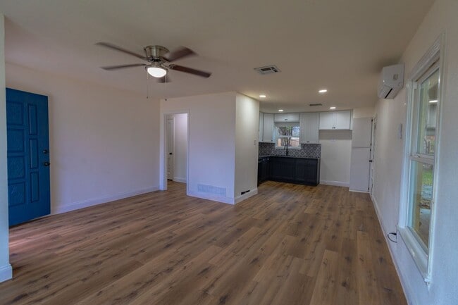 Photo - 1105 Spring Branch St