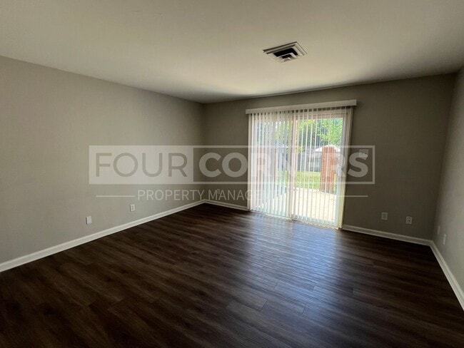 Photo - Lovely 2 Bedroom 1.5 Apartment Unit 2305-A