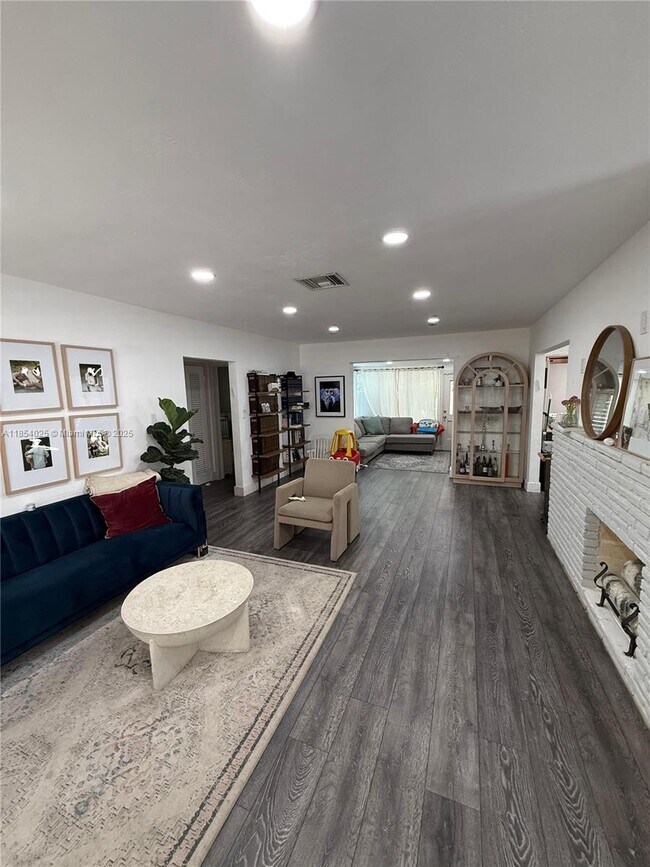 Photo - 822 NE 8th St