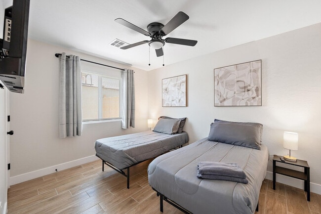 Photo - 1801 E Raymond St Unit SI ID1244347P