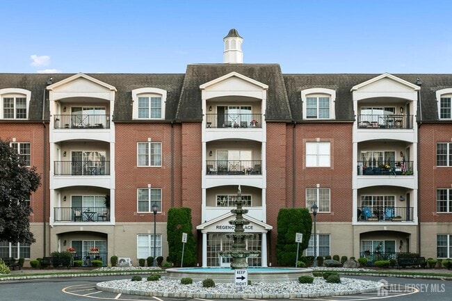 Building Photo - 325 Regency Pl