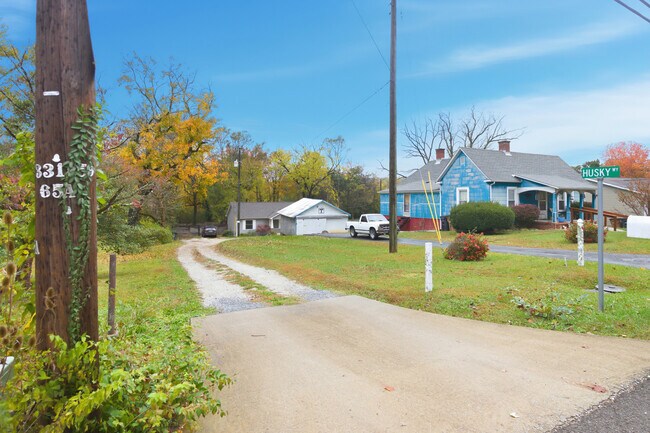 Photo - 3104 Husky Way