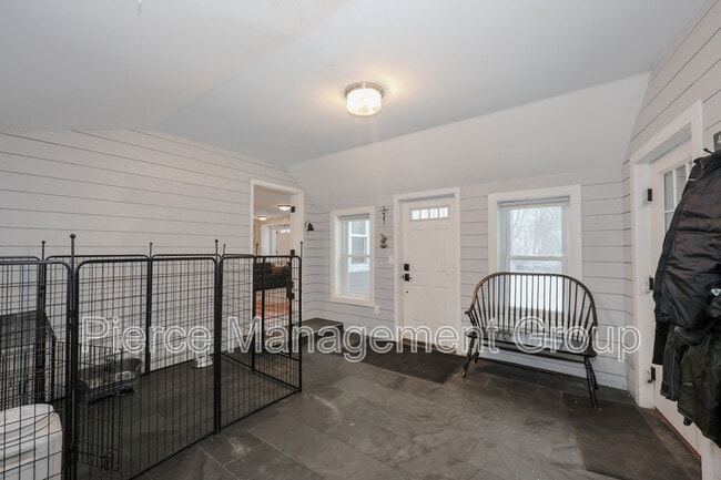 Photo - 395 Critchett Rd