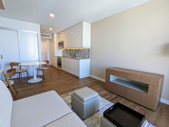 Building Photo - New Fully Furnished High Floor luxurious S... Unit 3109 Rental