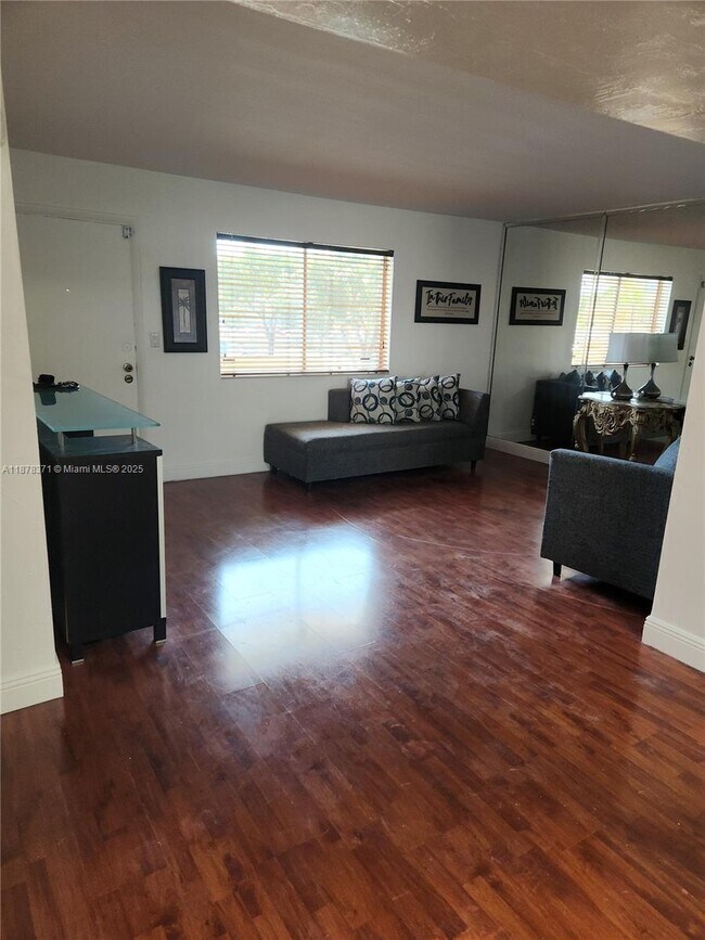 Photo - 8401 SW 107th Ave Unidad 249E