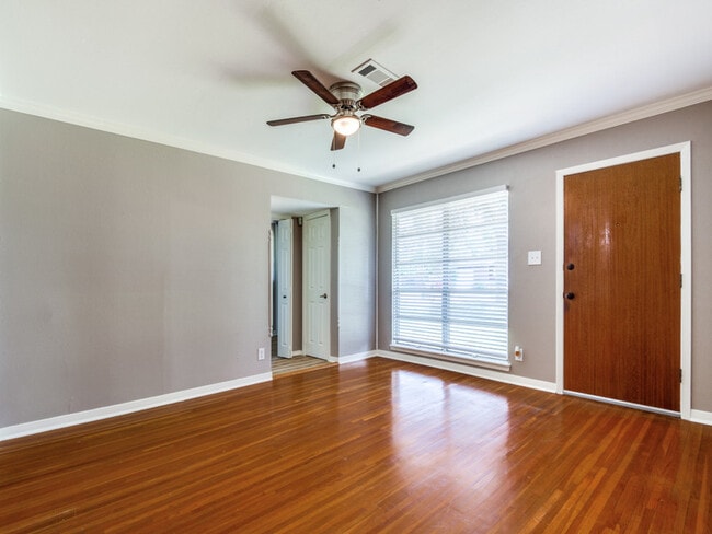 Photo - 118 Southbrook Cir